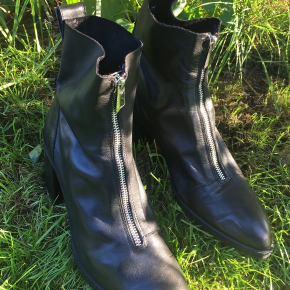 ANKLE BOOTS🦋🌈💞☂️URBAN OUTFITTERS - Picture 1 of 6